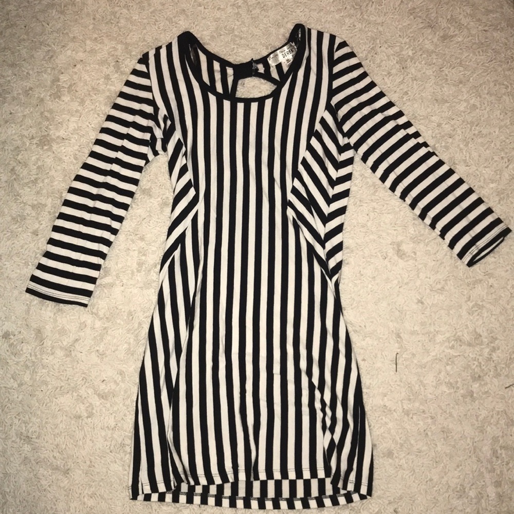 Asymmetrical black & white striped dress!🖤